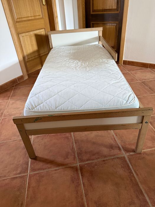 Cama criança IKEA + colchão