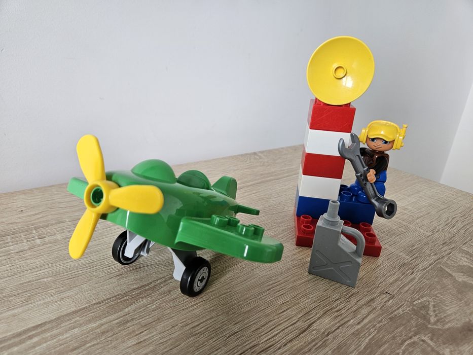 Zestaw Lego Duplo Maly samolot + pilot (12 el.)