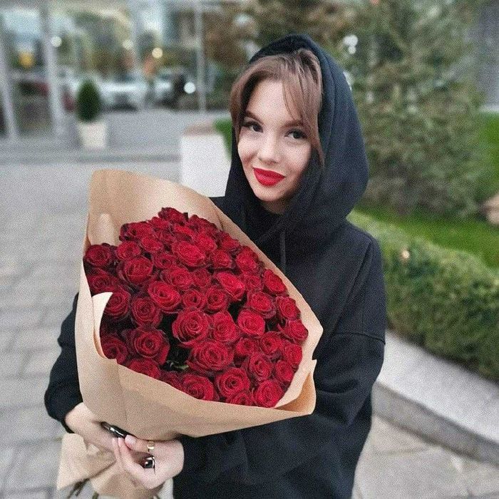 Розы. Букет 21 роза. Красные, белые.   Букеты, доставка цветов