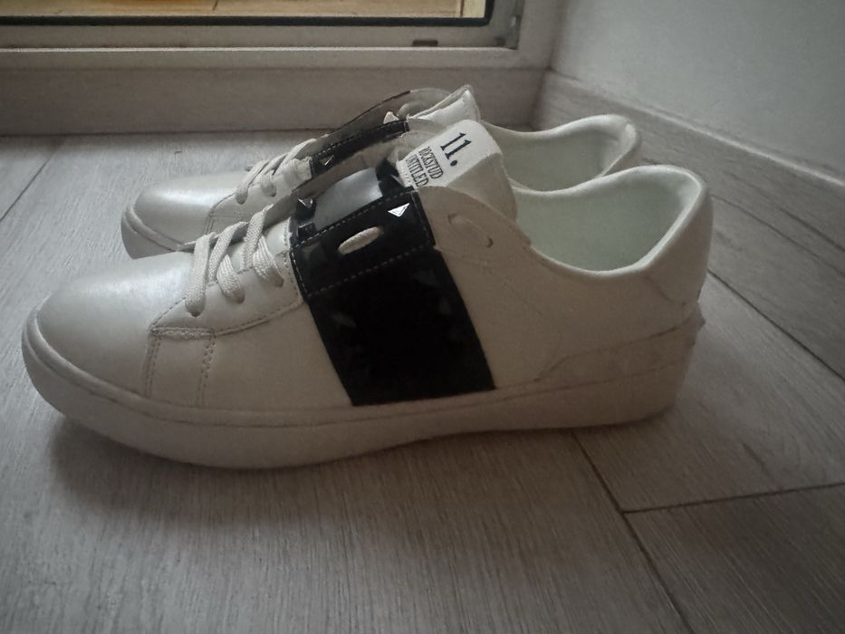 кросівки valentino