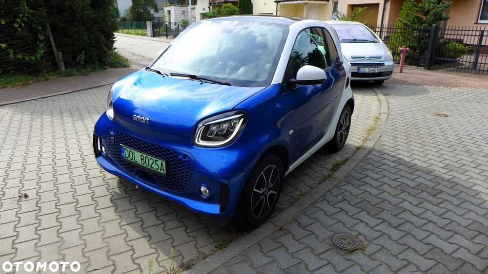 Smart Fortwo Piękny i wdzięczny  przyjaciel ecopodróży.