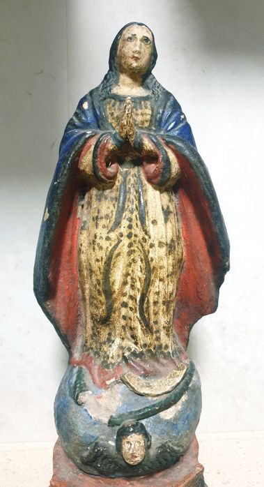 Antiga escultura da Nossa Senhora da Conceição em barro policromado