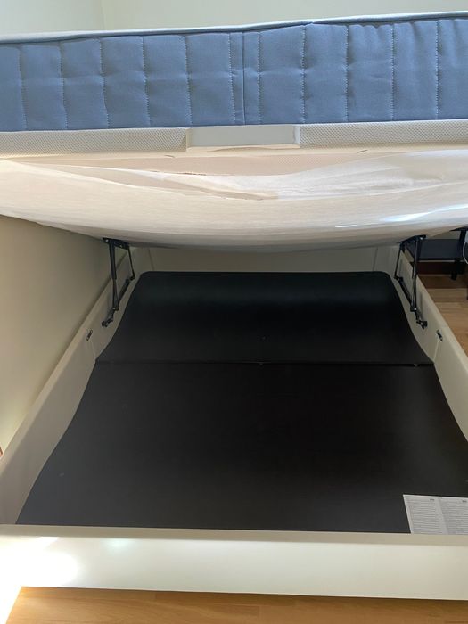 Cama IKEA KVITSÖY 1,60x2,00 com arrumação