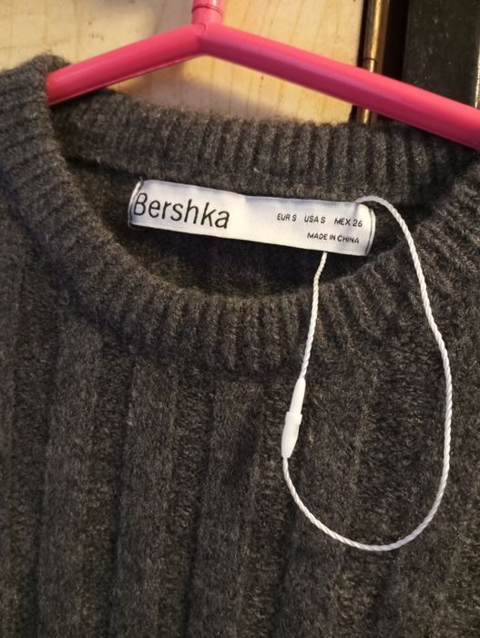 Sweter krótki Bershka - nowy