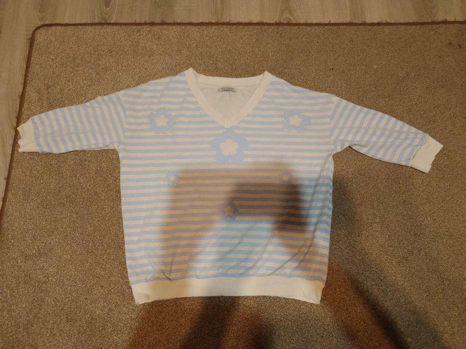 Bluzka biało niebieska w kwiaty