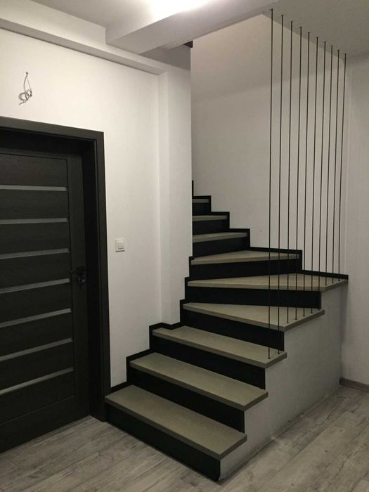 SCHODY  drewniane , stalowe .