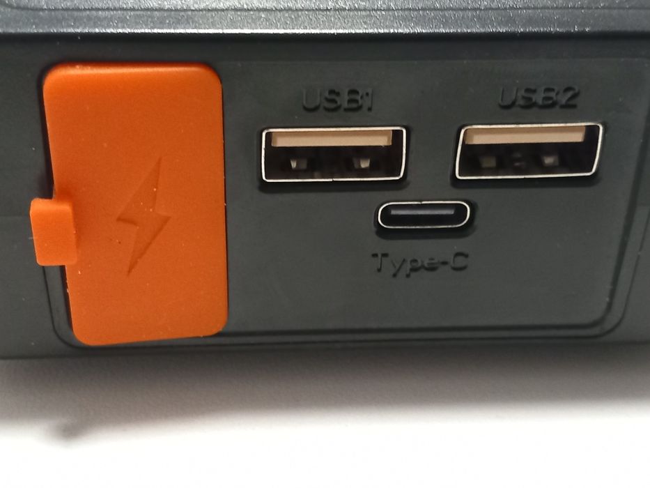 Przenośny rozrusznik samochodowy (jump starter) marki Belibuy (2070)