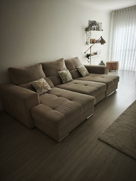 Sofá com chaise longue