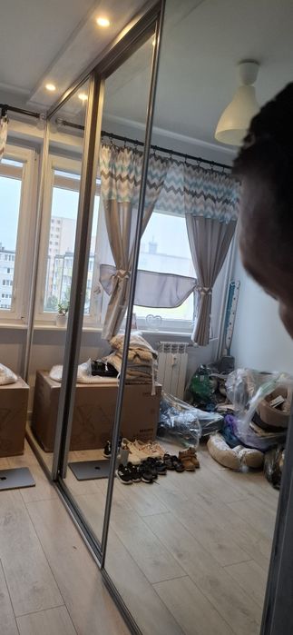 Drzwi do szafy z prowadnicami i oświetleniem