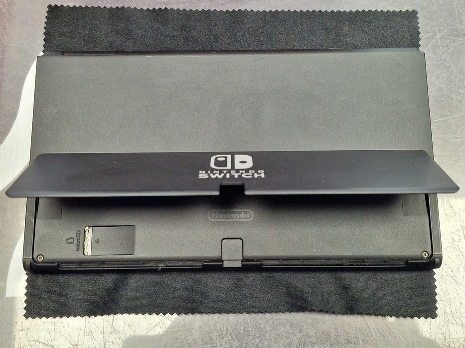 Nintendo Switch OLED 64GB White Joy-cons/Pro Controller/Grade B/6 gier