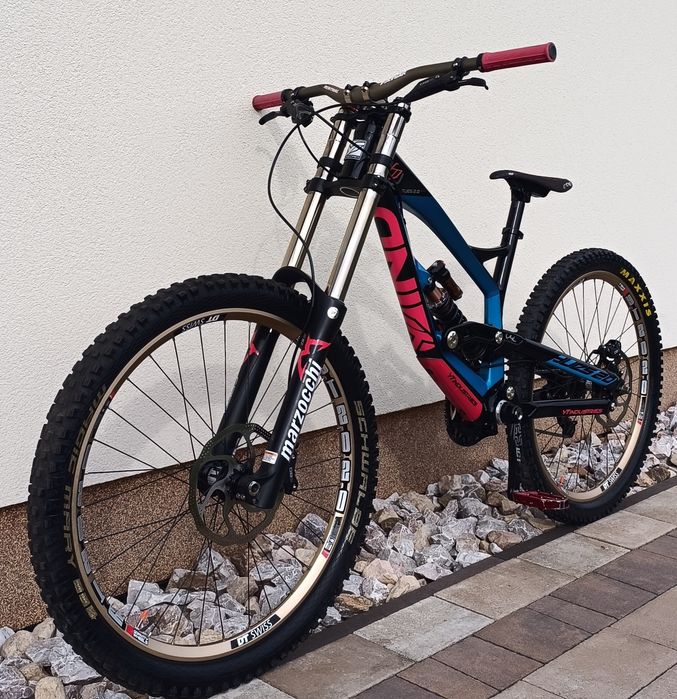 Rower zjazdowy YT TUES 2.0 Pro Downhill DH