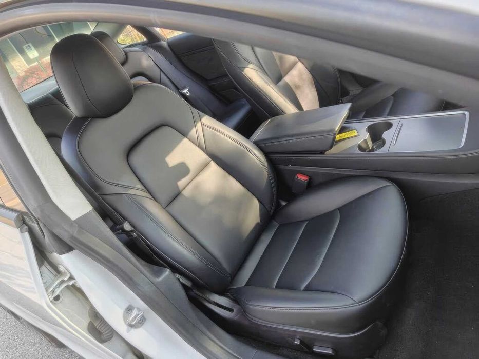 Tesla Model 3 Long Range      2022