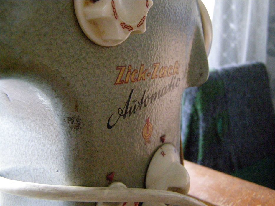 Швейная ножная машинка ГДР