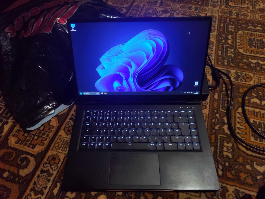 Ноутбук i7-9759H 16гб ддр4 ssd 512