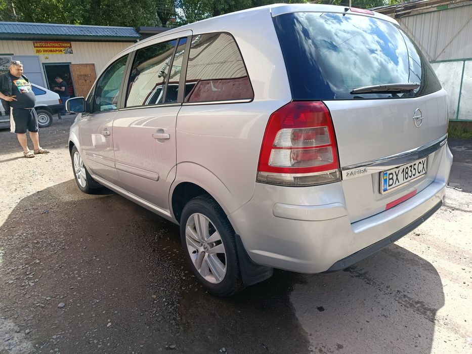 Продам Опель Зафіру.