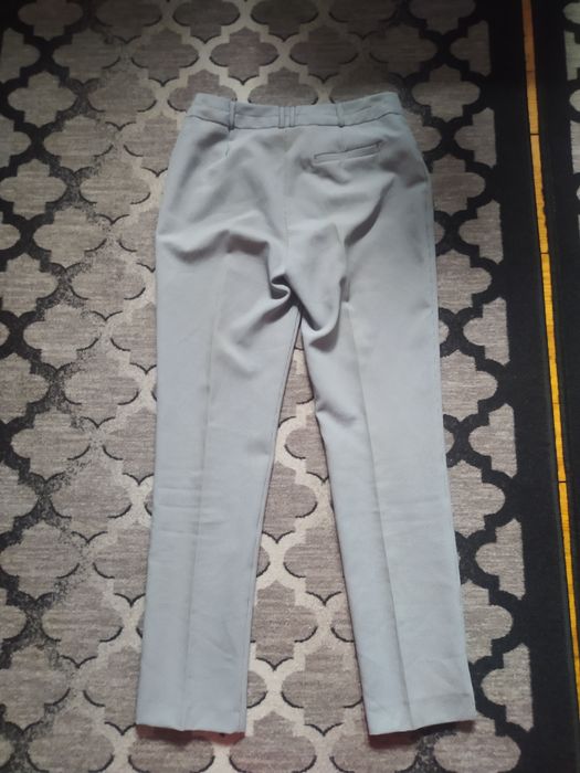 Spodnie materiałowe damskie do kostek cygaretki w drobną kratkę