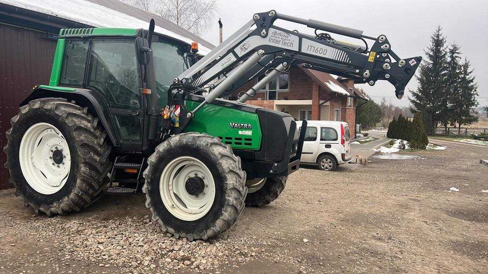 Ładowacz TUR INTERTECH do Case Zetor, JD, NH, MF, MTZ kredyt 0% montaż samopoziomowanie ramka EURO samozatrzaskowa 3 sekcje sterowanie joystick