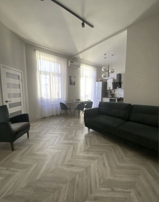 Продаж 2кім квартири в центр