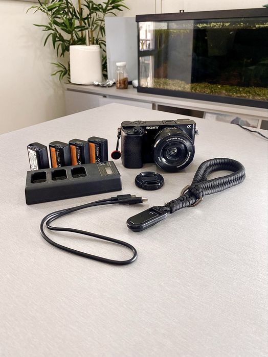 Sony A6000 + 16-50mm + 4 baterias + carregador | Excelente