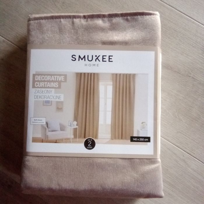 Satynowe dwie zasłony dekoracyjne beżowe na taśmie z tunelem SMUKEE komplet 2 zasłon beżowych  140/250cm