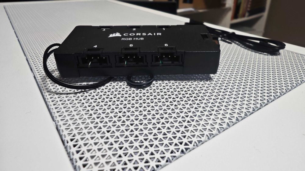 Corsair HUB RGB do wentylatorów 4 pin + wejście 3 pin