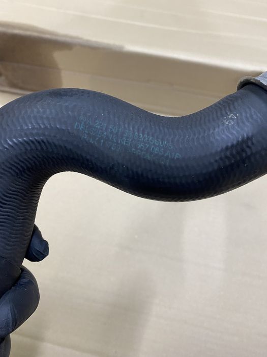 Патрубок верхній радіатора охолодження Mercedes w221