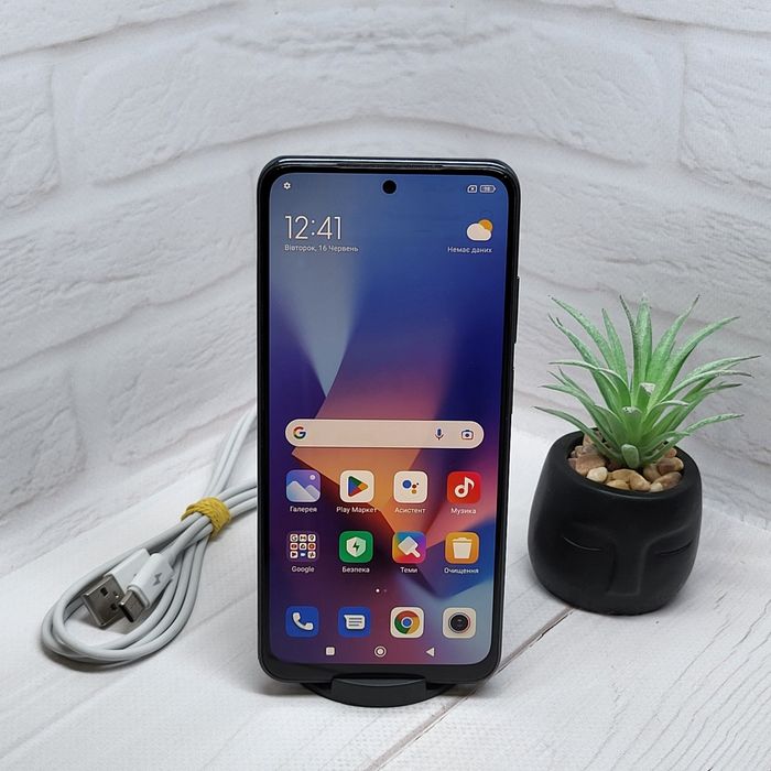 Продам телефон Redmi note 10 4+1/64 Gb NFC в гарному стані