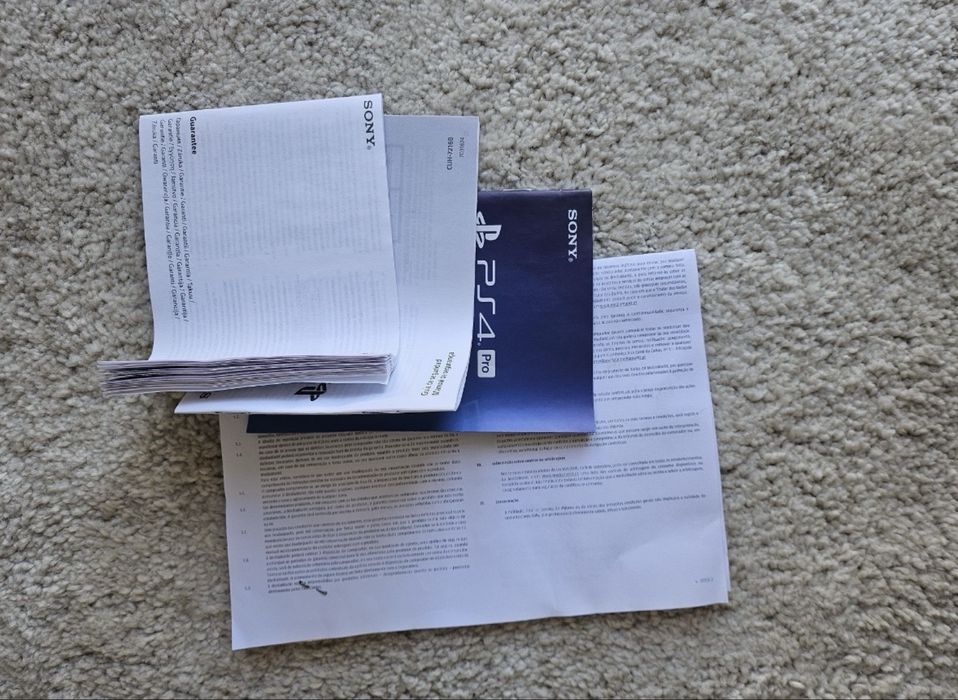 PlayStation 4 Pro + 2 Comandos + 4 Jogos