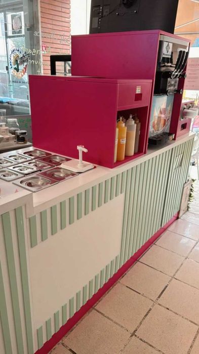 Trespasse Cafetaria e Geladaria totalmente equipada. Parede/Cascais.