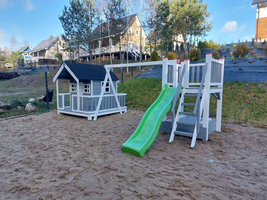 Plac zabaw domek