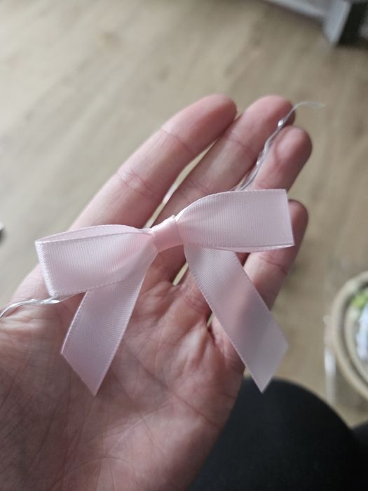 Różowe kokardki z drucikiem