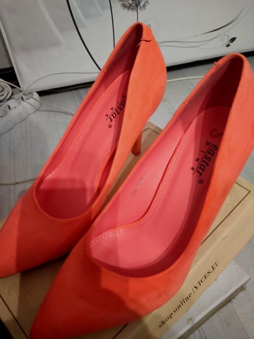 Sprzedam szpilki pomarańczowe rozm.38