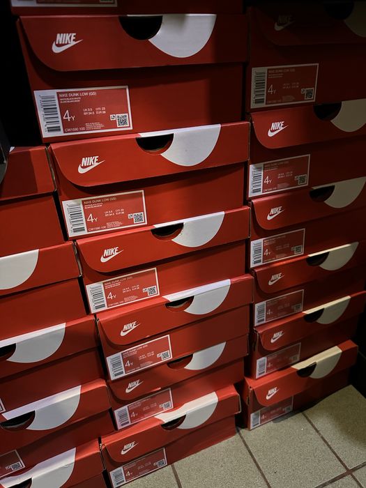 Опт оригінального взуття Salomon Lowa Adidas Nike прямі постачальники