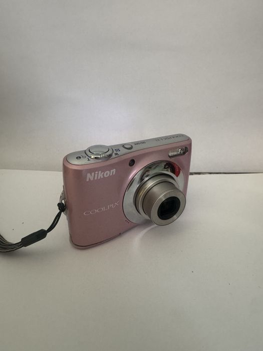 Цифровий фотоапарат Nikon COOLPIX L21 (Pink, на батарейках АА) / Y2K