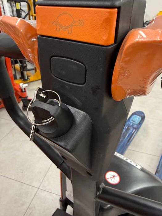 PALECIAK ELEKTRYCZNY HELI Wózek paletowy elektryczny 1500/ 2000kg 30Ah
