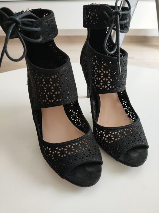 Sandałki Stradivarius wysokie rozmiar 38