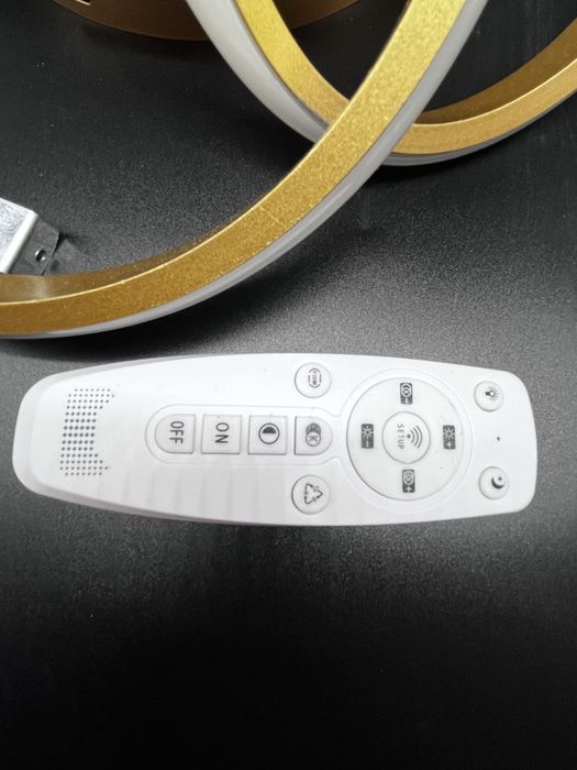 Złota lampa sufitowa led