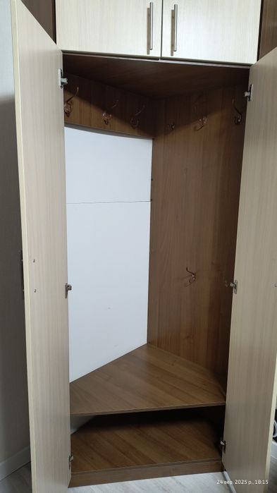 Кутова шафа в ідеальному стані (самовивіз)
