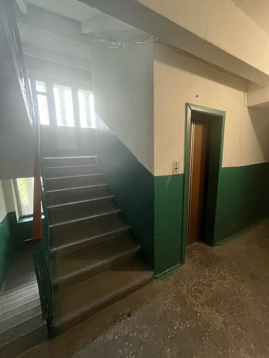 Продам 4-х кімнатну квартив , 80м2 в цегляному будинку по пр-т Миру