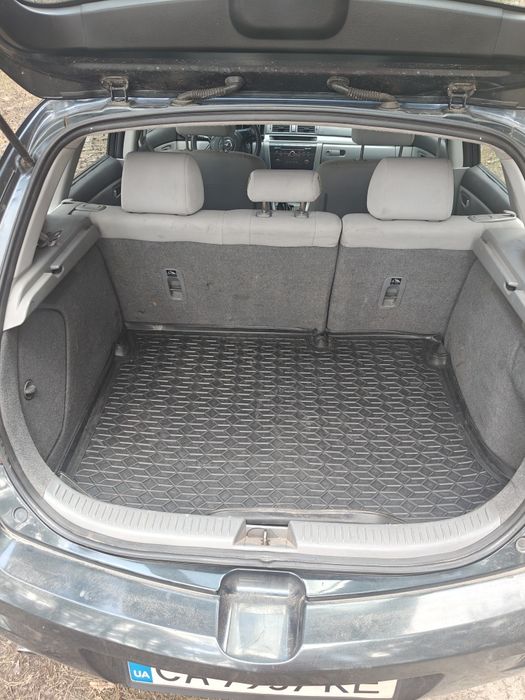 Mazda 3.    1.6  бензин