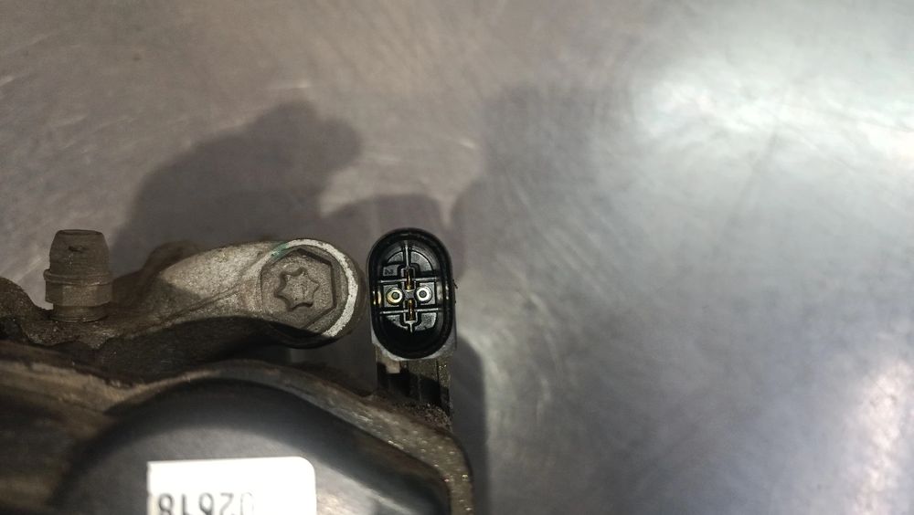 Pinça travão / maxila de travão trás esquerda NISSAN Leaf EV (ZE1)