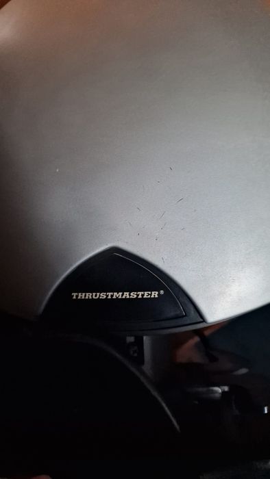 Volante e pedais Ferrari - Thrustmaster 360 modena