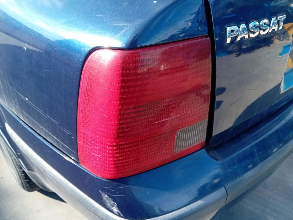 Farolim esquerdo VOLKSWAGEN Passat (3B2)