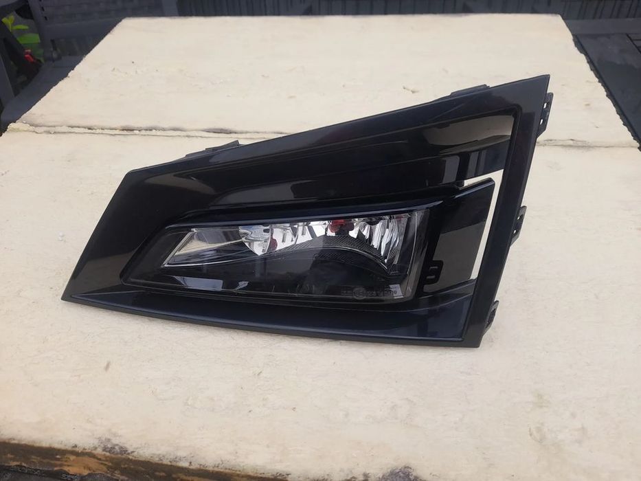 skoda fabia iv 6va halogen prawy+ramka kratk