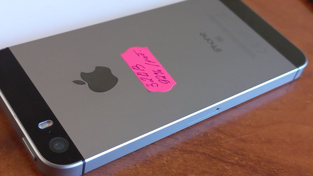 iPhone SE /32 GB  в хорошем состоянии.