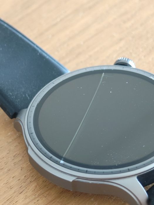 Smartwatch Amazfit Balance (ecrã partido mas funcional)