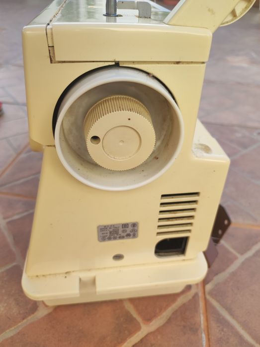 Maquina de costura elétrica Singer samba 3
