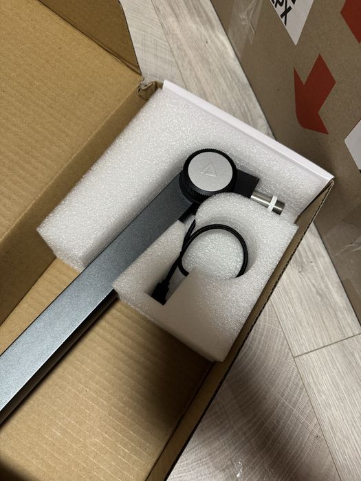 Стійка для мікрофону Thronmax caster boom