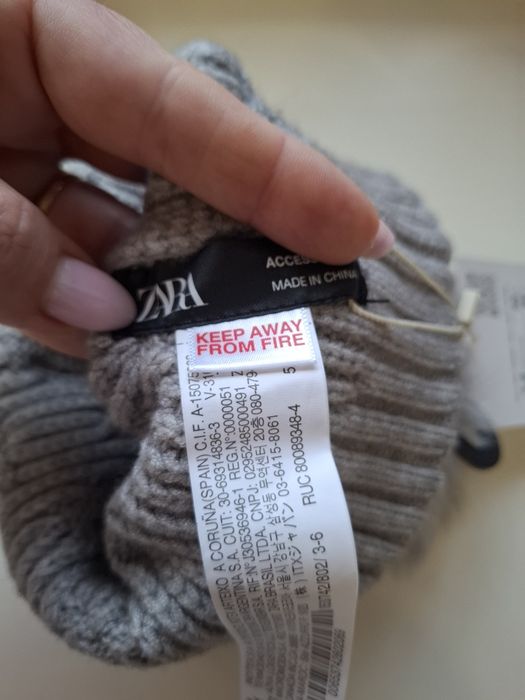 Нова шапка ZARA з помпоном