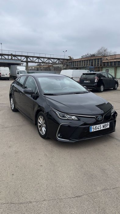 Toyota Corolla Na sprzedaż Toyota Corolla 1.8 Hybrid do drobnych poprawek lakierniczy